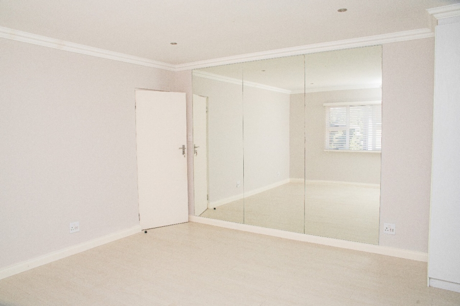 5 Bedroom Property for Sale in Beacon Bay Eastern Cape